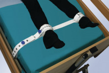 Фиксирующий ремень для ног с магнитным замком с креплением к кровати Orliman 1015