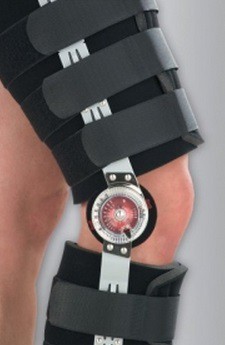 Реабилитационный коленный ортез с регулятором medi protect.ROM, P7774