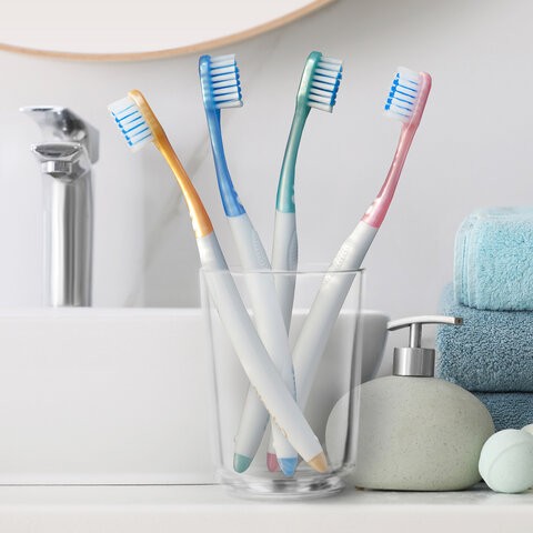 Зубная щетка COLGATE "Extra Dennsity", жесткая, 8718951508927